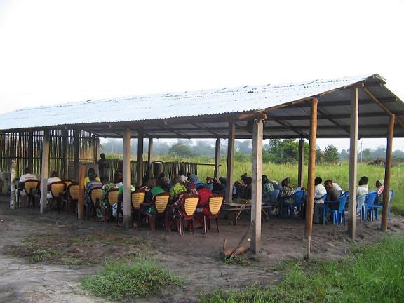 Prière matinale à Bokouélé